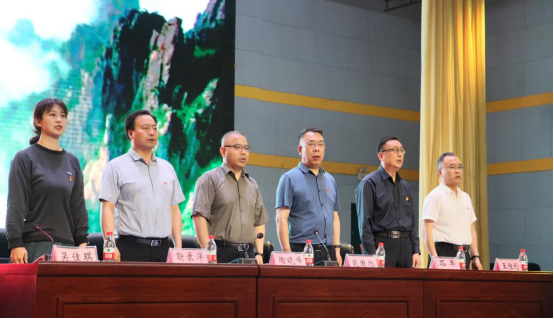  主题教育进行时   365英国上市公司第二期 业余党校开班