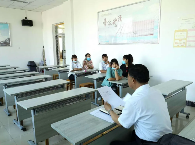 1591868963657544.png 03-1学院院长与学生座谈.png